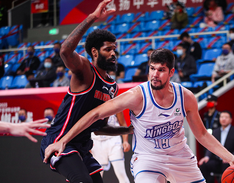 YIHAO-关于里程碑夜纽约尼克斯官宣签约，CBA常规赛今晚刷纪录，媒体盛赞，团队化学反应显著的信息