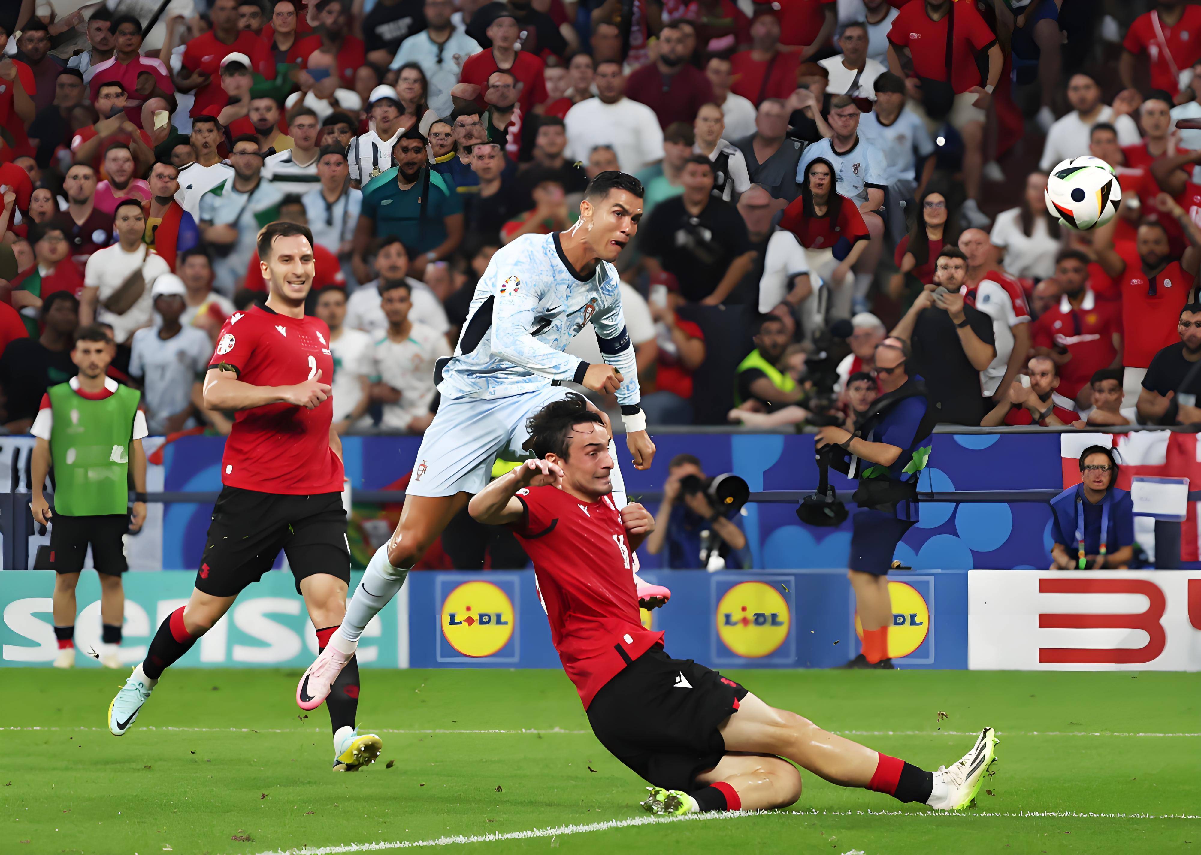 YIHAO-关于C罗在澳大利亚队比赛中惊险取胜，精彩发挥引发热议！的信息