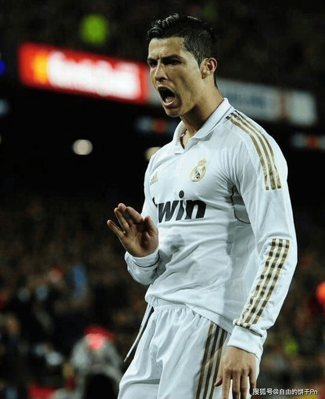 壹号娱乐-C罗回归赛场，回归赛场首场状态亮眼，巴塞罗那观众沸腾！的简单介绍