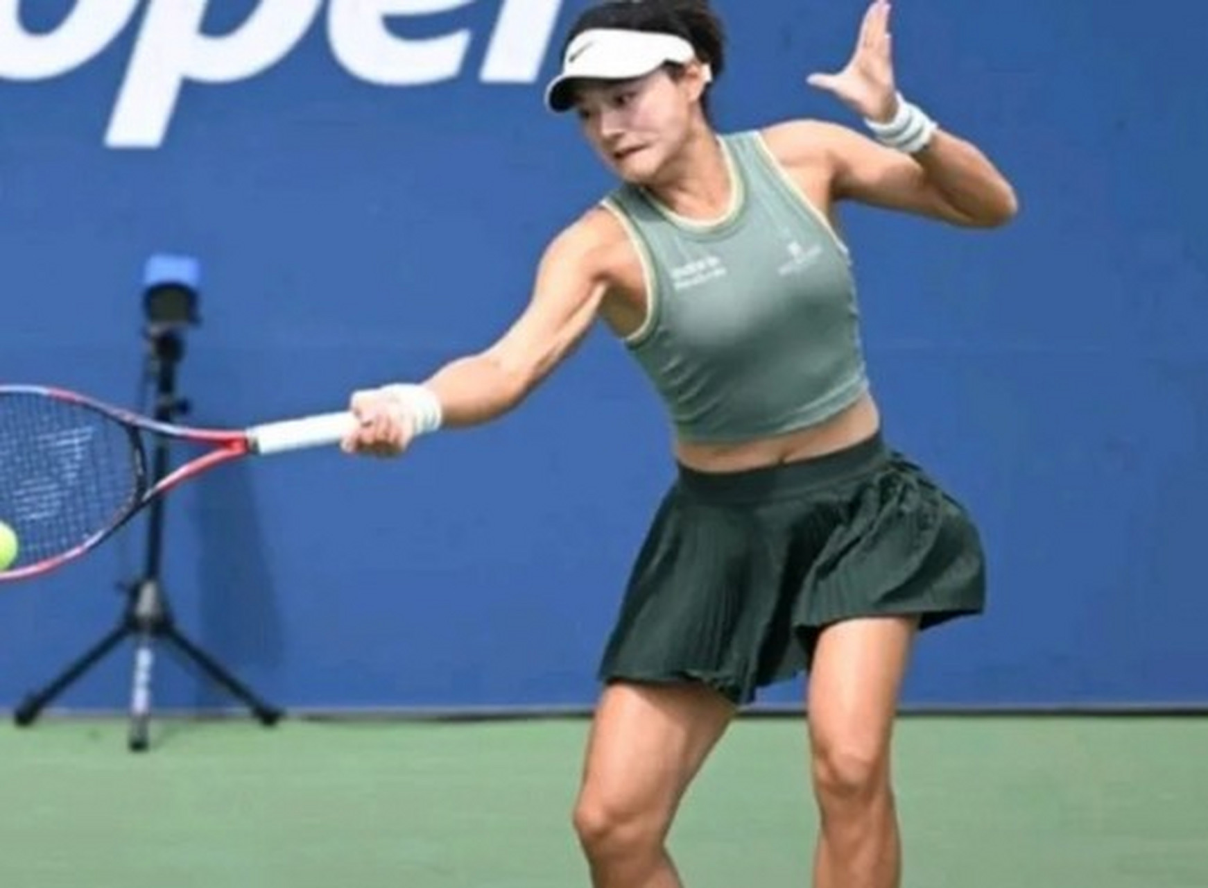 壹号娱乐-包含阿扎伦卡爆冷击败中国队，战术调整引爆全场！的词条